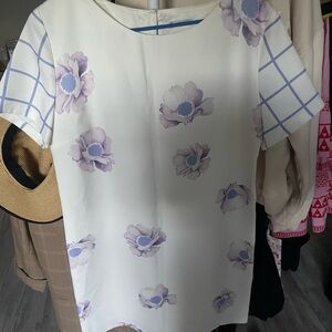 Chic White and Purple Floral Women's Tee